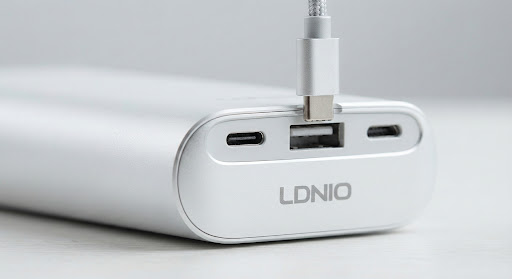 Power bank LDNIO de cerca